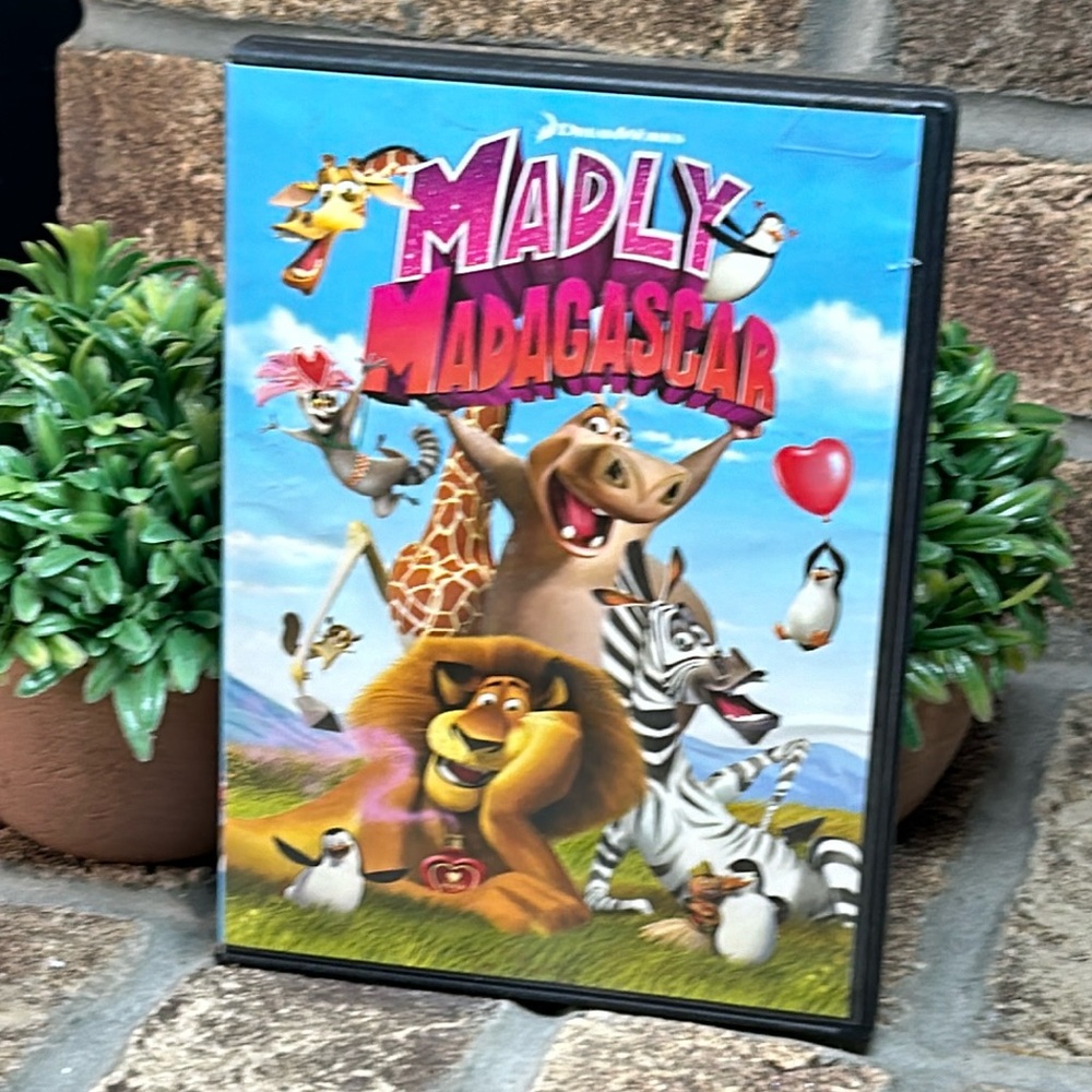 DreamWorks Madly Madagascar Valentines Day Family Animated DVD